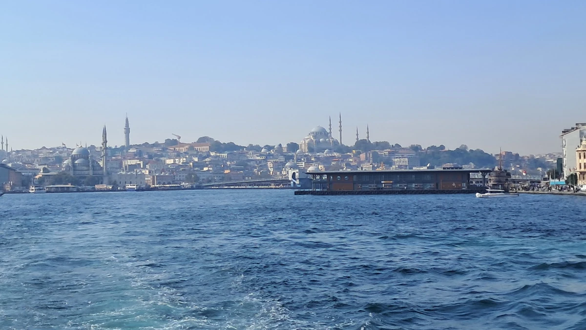 Eminönü waterfront, the New Mosque and Süleymaniye seen across the water