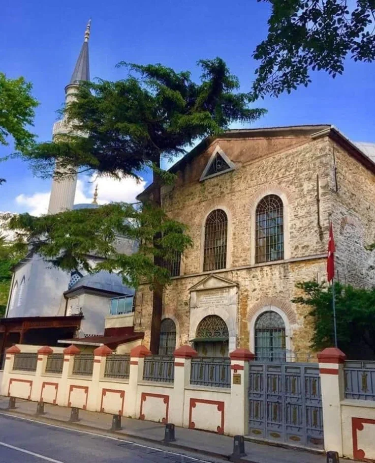 Armenische Kirche Surp Krikor Lusavoriç und Kuzguncuk-Moschee